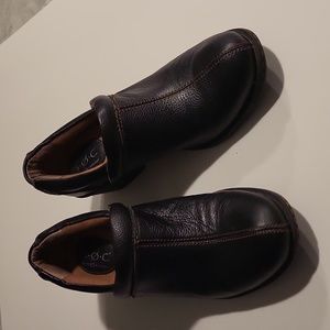 Black B.O.C. Walking shoes. Size 8 medium.